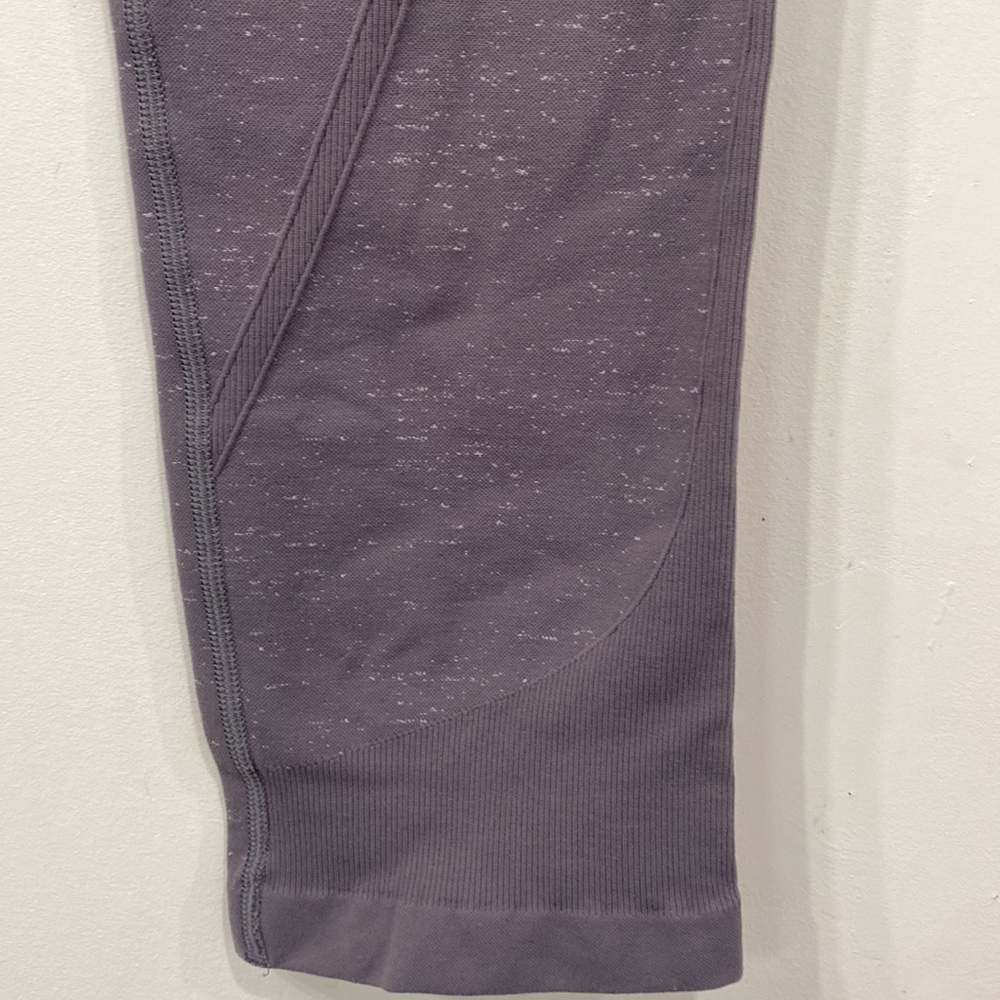 Lululemon Free To Flow Crop 17” Magnum/White size 6 - Picture 13 of 15